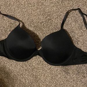 VS Pink black t-shirt bra 32C